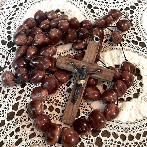 X-Large Kukui Seed Catholic Crucifix Rosary - Picture 3 of 4
